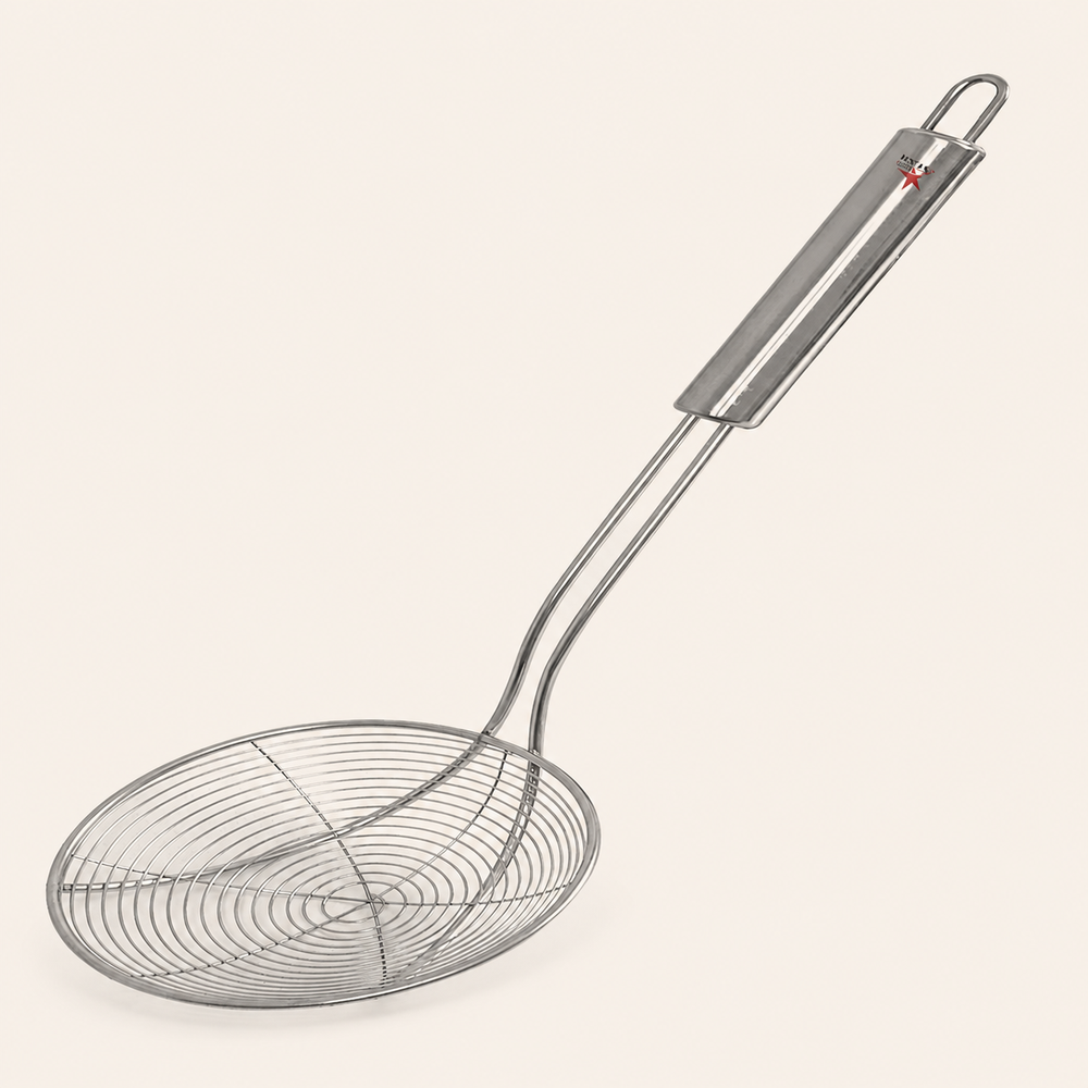 Nutristar stainless steel wire skimmer strainer with long handle
