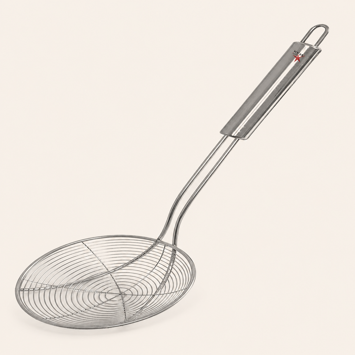 Nutristar stainless steel wire skimmer strainer with long handle